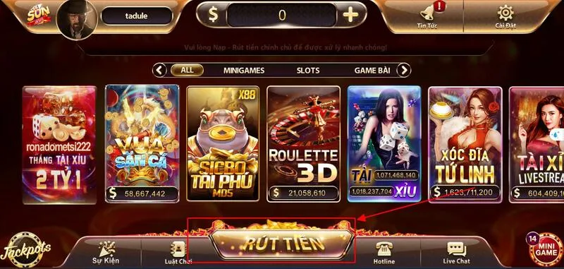 Chọn biểu tượng rút tiền màu vàng ở góc dưới màn hình